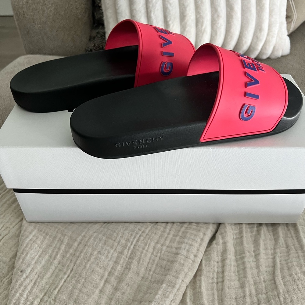 Givenchy Pink Slide Sandals with Logo - Picture 2 of 3